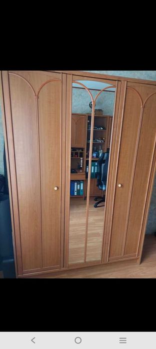 Vând dulapuri dormitor