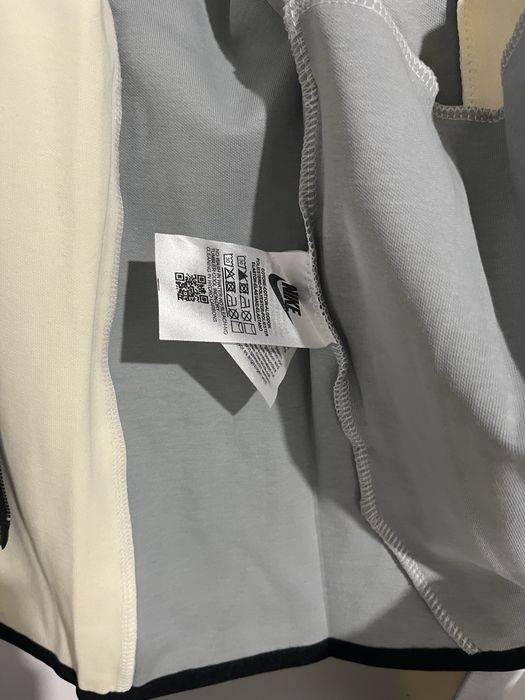 Compleu Nike Tech Fleece Windrunner crem/gri – mărimile S și XL