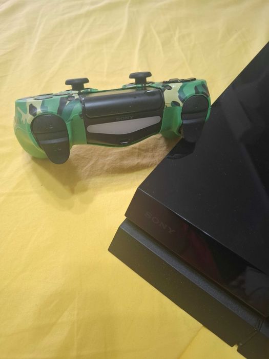 Продавам Playstation 4 fat 500 GB
