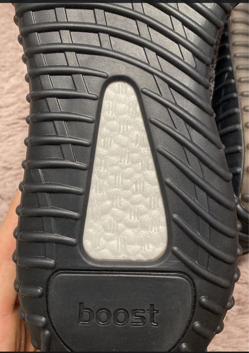 Vând yeezy 350 boost black reflective