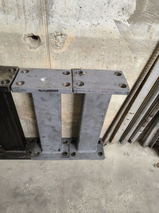 De vanzare suporti metalici /stalpisori metalici