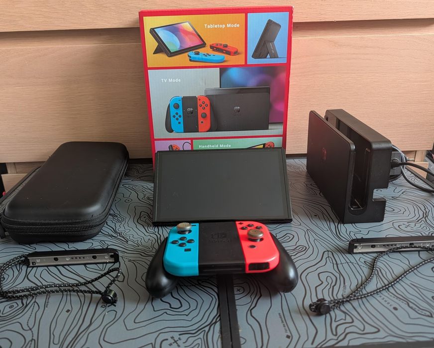 Consola nintendo switch Oled 7 inch. Mai este in garantie pana pe  08.11.2026