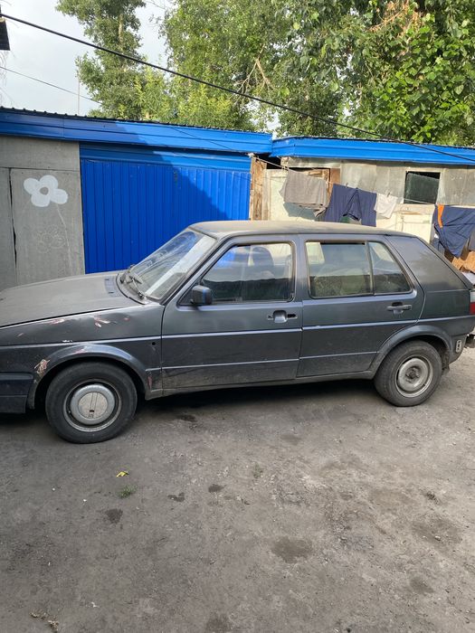 Автомоиль Volkswaqen GOLF2