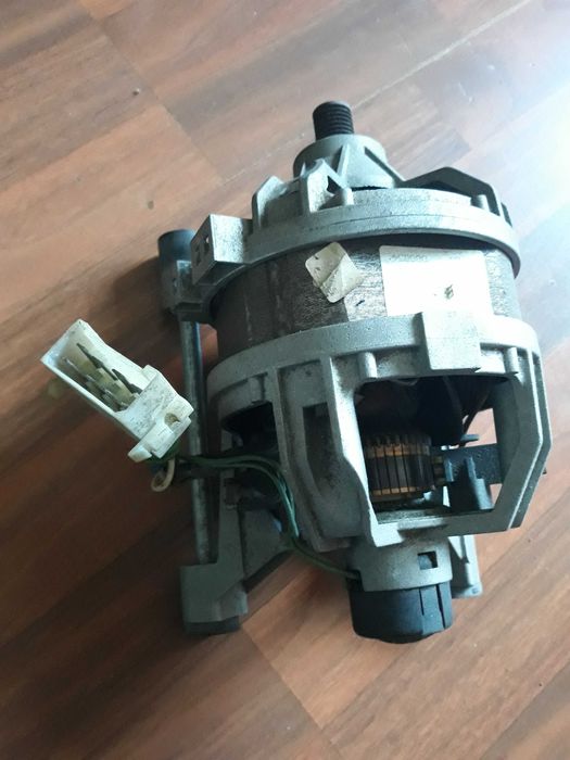 Vând motor cu 800 de turații pe minut