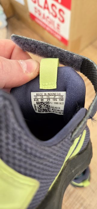 Adidași nr.23 și sandale nr.24