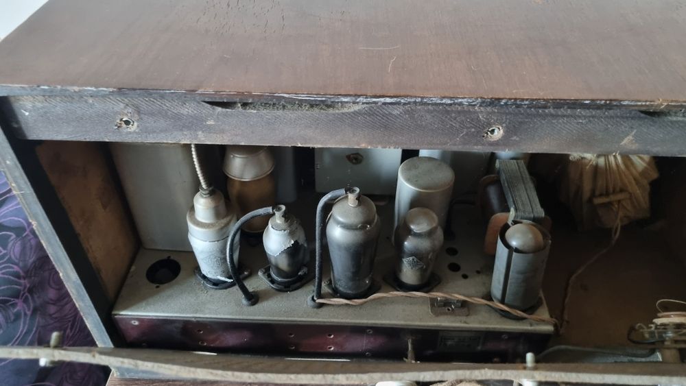 Стар радио приемник