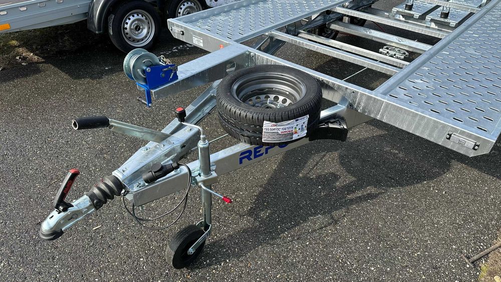 Platformă auto Repo 2700kg cu RAR și număr roșu