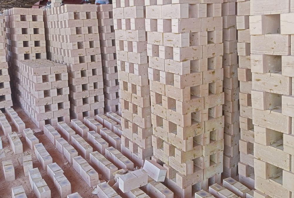 Pishgan gʻisht Bekobod boʻylab yetkazib beramiz