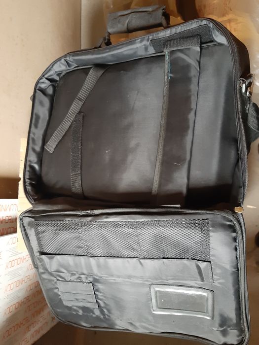 Запазена чанта за голям лаптоп !