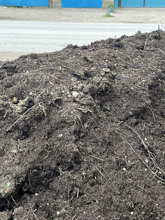 Навоз, қара топырақ сатылады