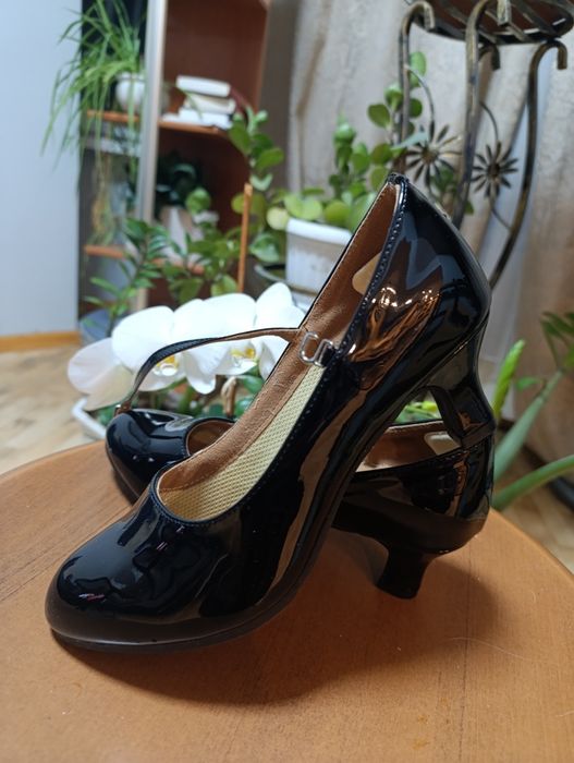 Туфли новые в упаковке для танцев,можно носить как обычные