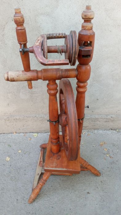 Прялка деревянная, старинная.