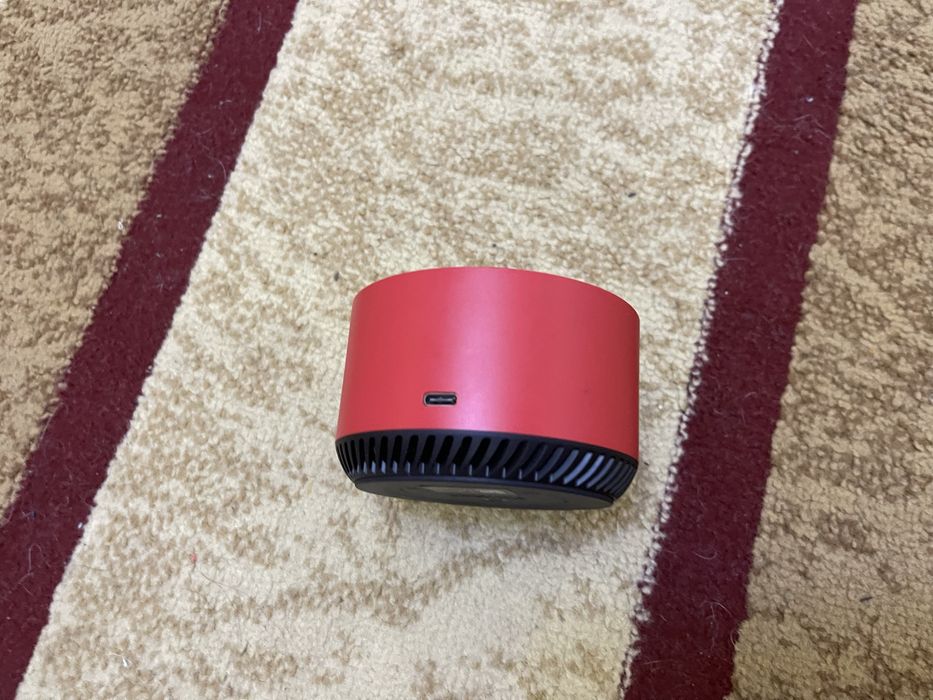 Yandex Алиса красный цвет