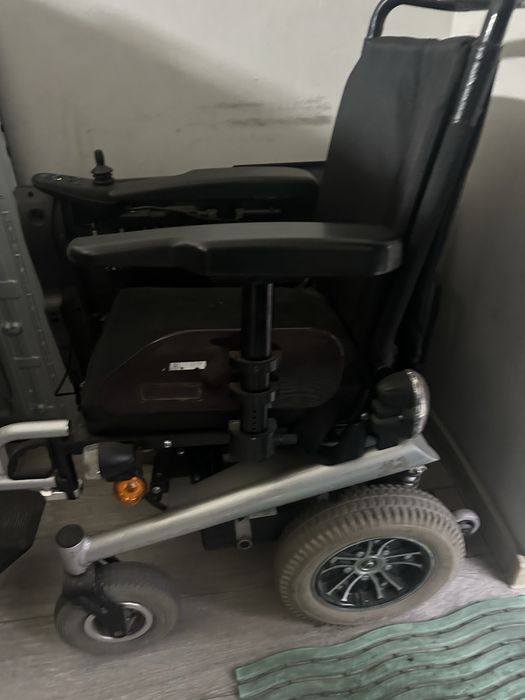 Carucior cu rotile electric