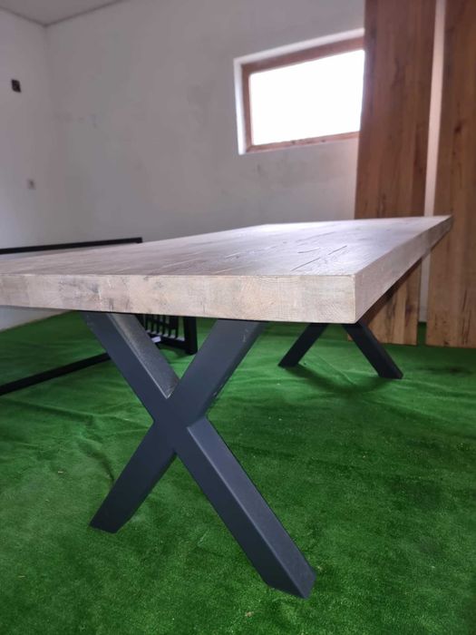 Masă din lemn masiv stejar