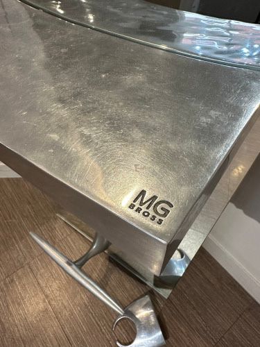 2 posturi de lucru perfecte pentru deschidere salon