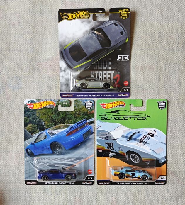 Продавам коли Hot Wheels
