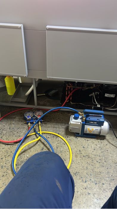 Ремонт и обслуживание витрин,промышленных холодильников