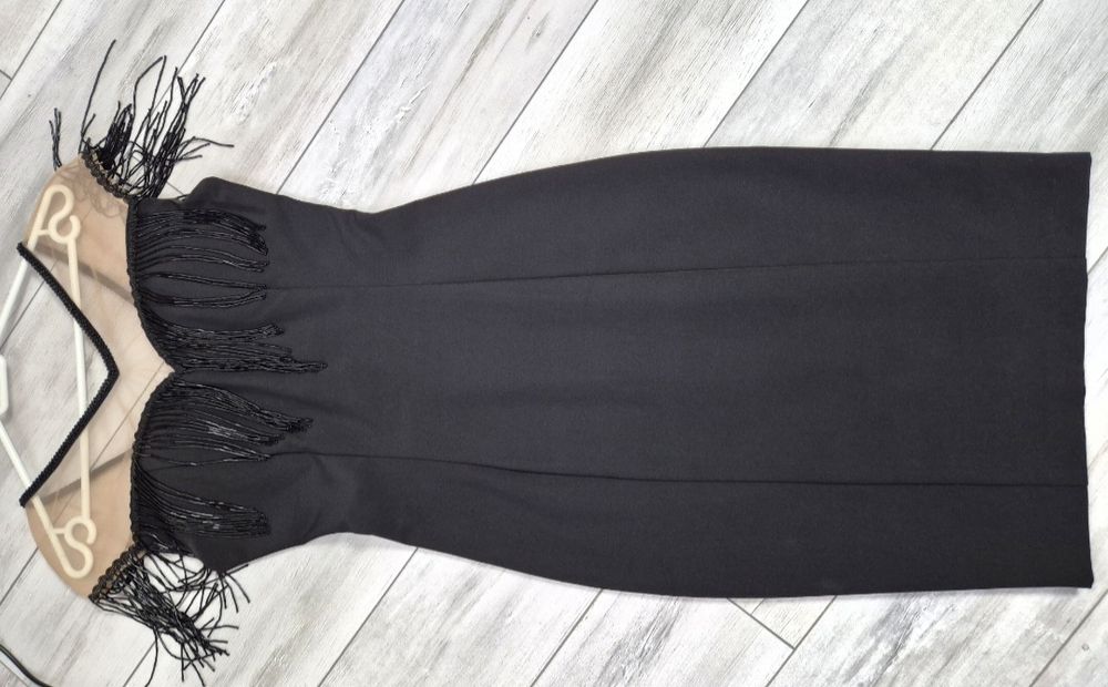 Rochie neagră cu franjuri decorative