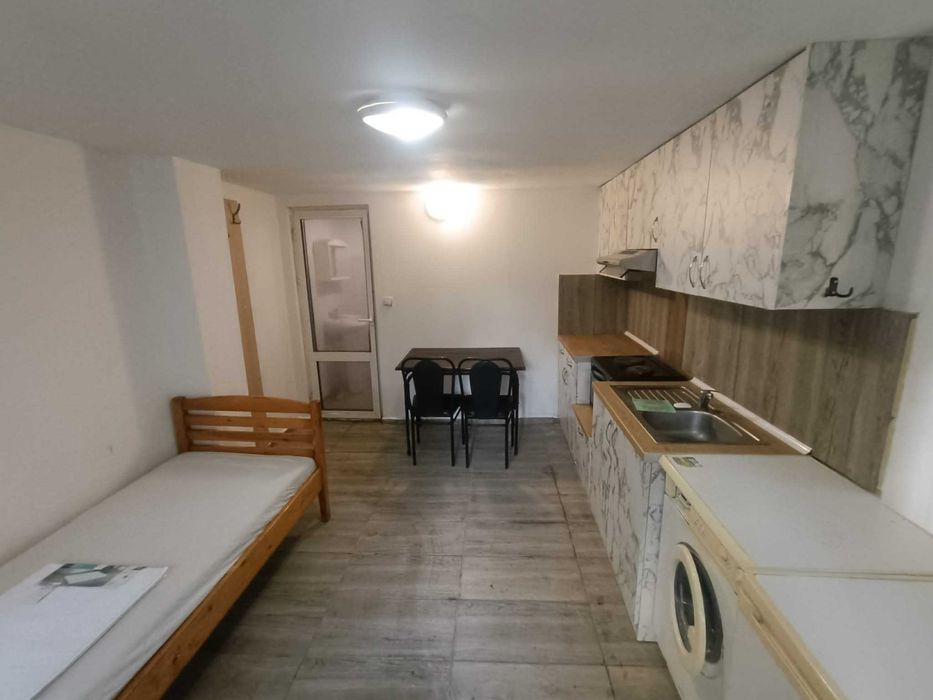 Давам самостоятелна стая под наем