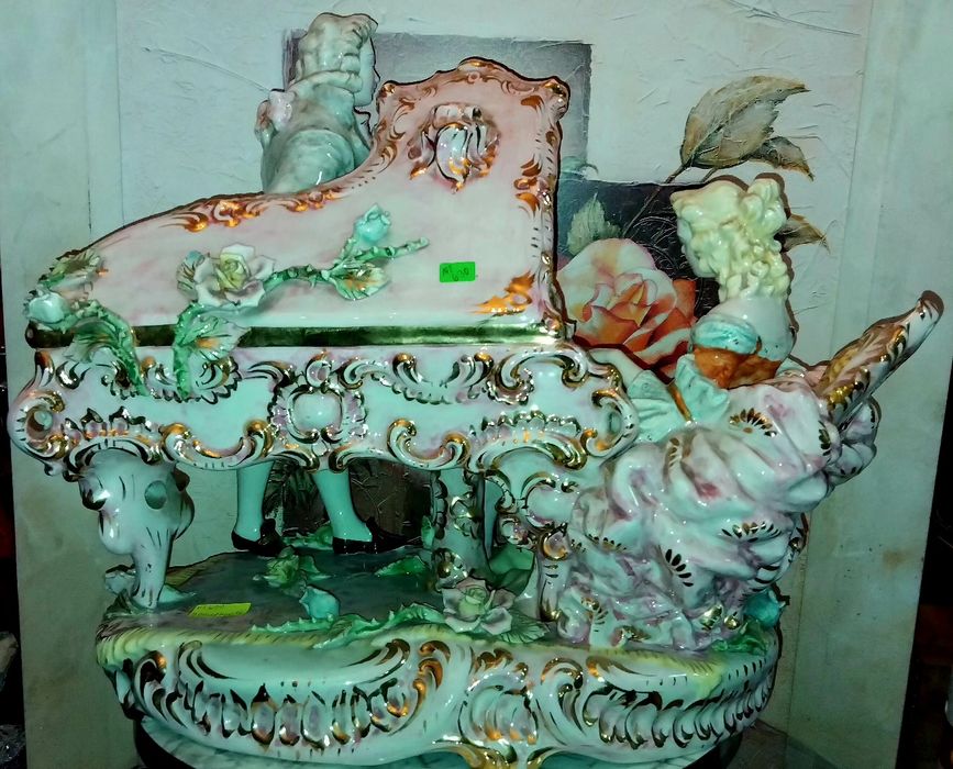 Порцеланова статуетка Benrose,  в стил Capodimonte.