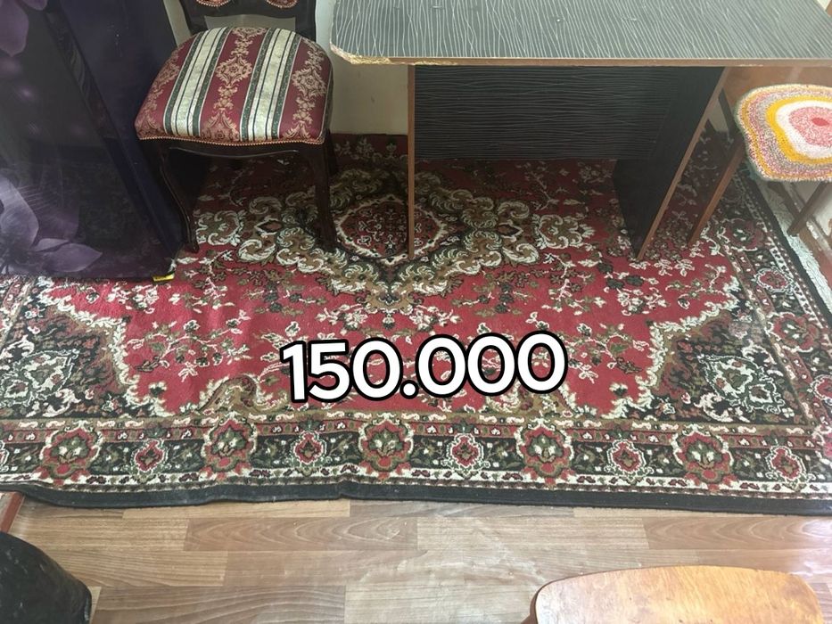 Продается раковина , 2 ковра и 2 люстры