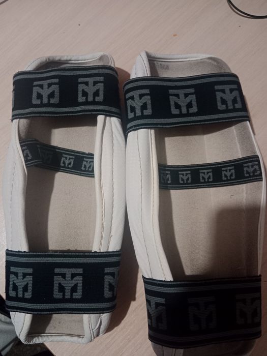 Щитки для ног б/у