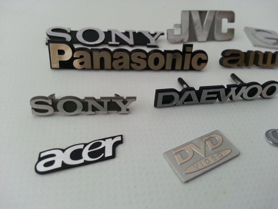 Оригинални емблеми