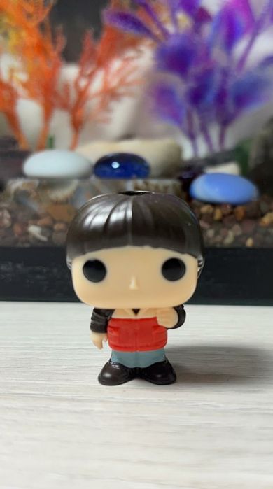 Продаю фигурки из Kinder Joy Stranger things