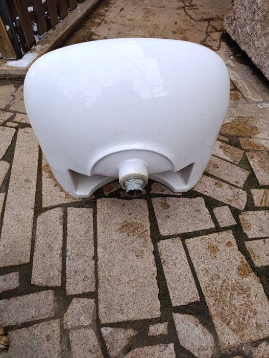 продавам изгодно мивка за баня размера е 058х048