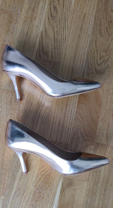 Pantofi aurii din piele naturală