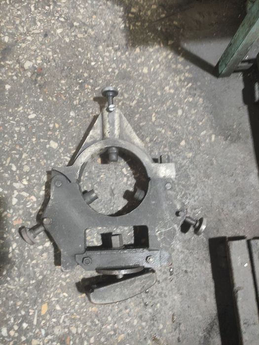 Продажа токарных патронов,поворотного стола, люнета токарного, и др.