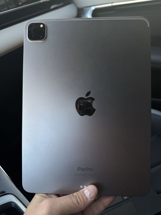 iPad 11 Pro (4-го поколения] + Magic Keyboard