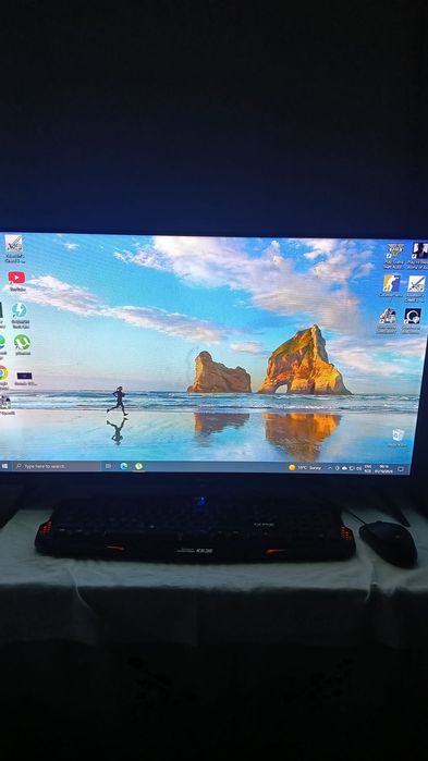 Vând sau schimb PC  mesaje WhatsApp sau în privat pe OLX