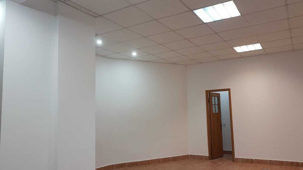 Inchiriez spatiu 40 mp.central Rm.Valcea
