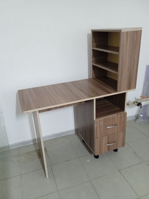 Маникюрный стол!!!