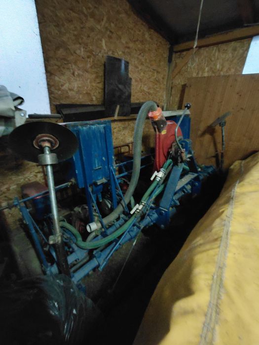 Semanatoare monosem  cu discuri de  porumb si de floarea soarelui