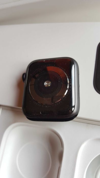 Apple Watch 5 GPS 44mm, като нов!