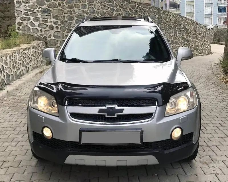 Deflector capota captiva