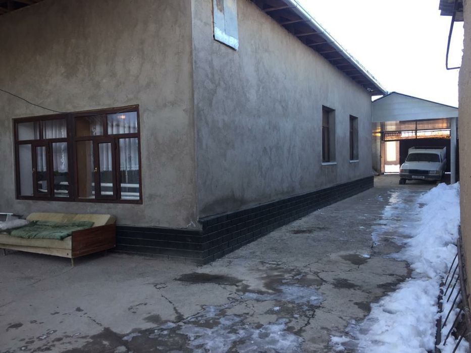 Ховли сотилади ёнида буш ери бн / Hovli sotiladi yonida bo'sh yeri bn