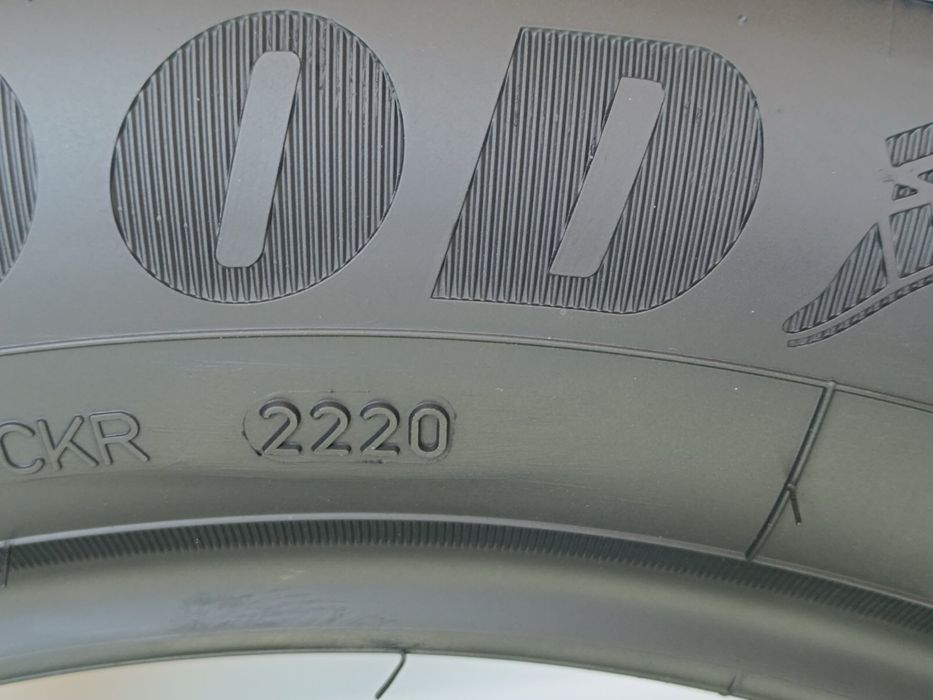 2бр летни гуми 225/55/17/97W/Goodyear efficient grip/dot2220/5.7мм гра