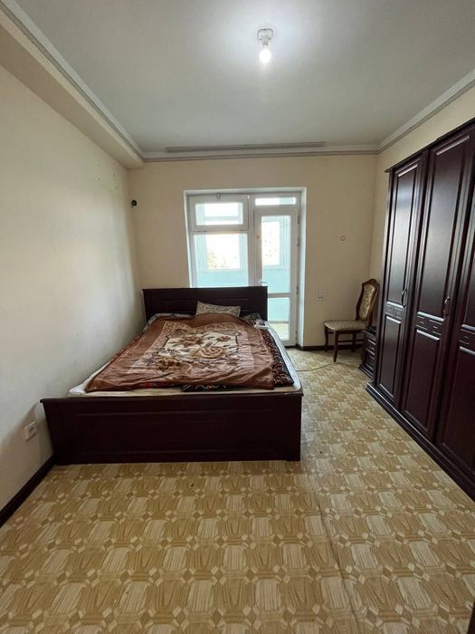 3/2/8 (2 этаж). Сергели 6. Дом кирпичный, квартира 80 м².