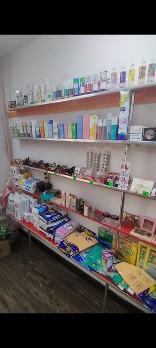 Продаётся 1 ком кв магазин