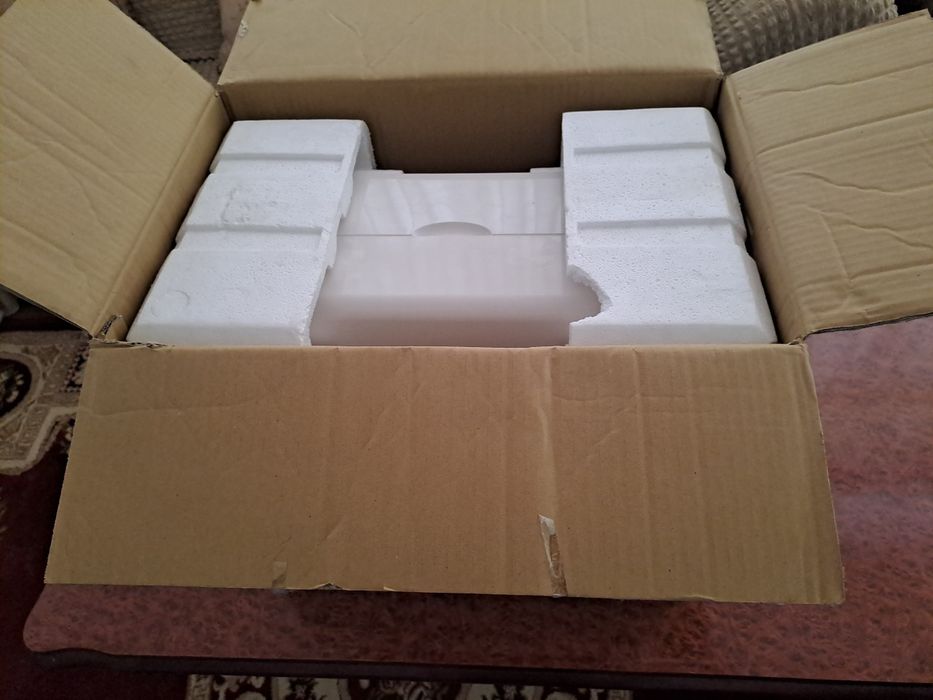 Yangi Janome 370E DX