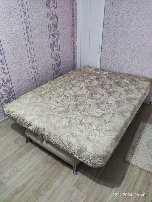 Диван в хорошем состоянии