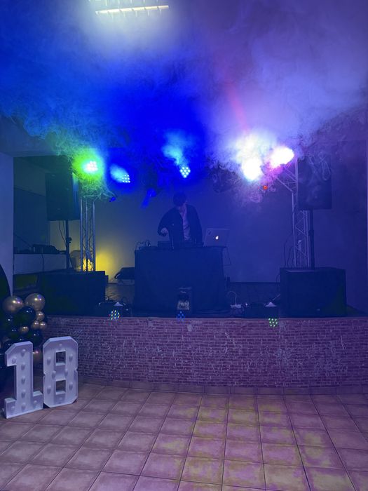 Servicii Evenimente (DJ, Bar, Foto) SAU Inchiriez Boxe & Efecte | Cluj
