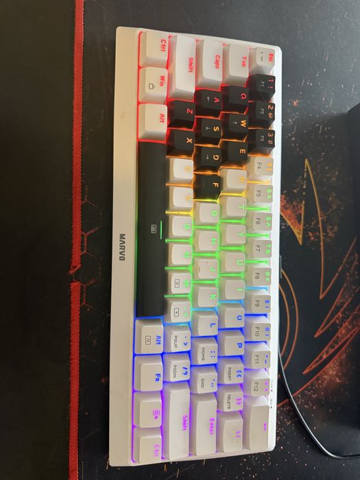 Vand tastatura si mouse gaming