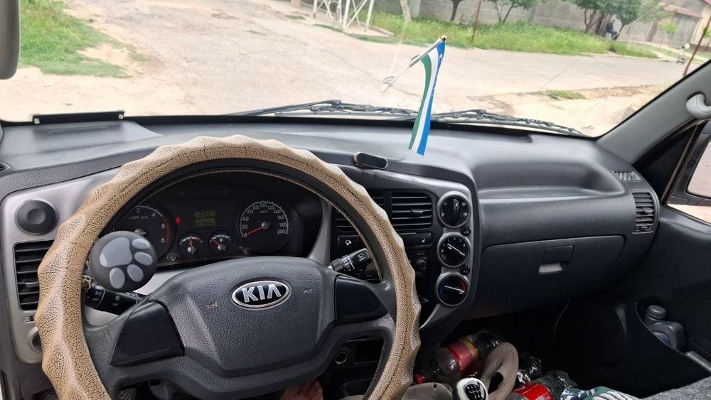 KIA BONGO  сотилади