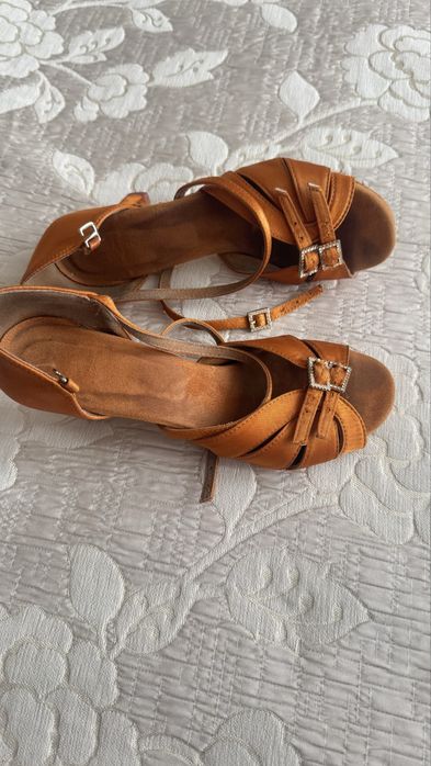 Продам туфли для бальных танцев