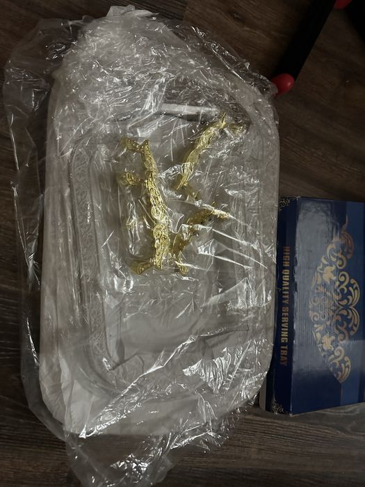 Поднос новый.внутри 3шт.разных размероа